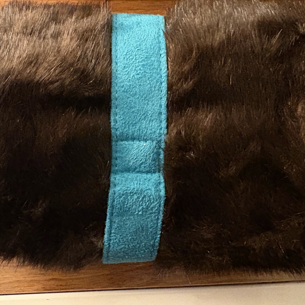 Nwt- Stephanie Johnson- Faux Fur Cosmetic Bag - Picture 7 of 7